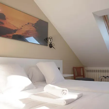 Hostel Stellae Luscofusco Σαντιάγο ντε Κομποστέλα