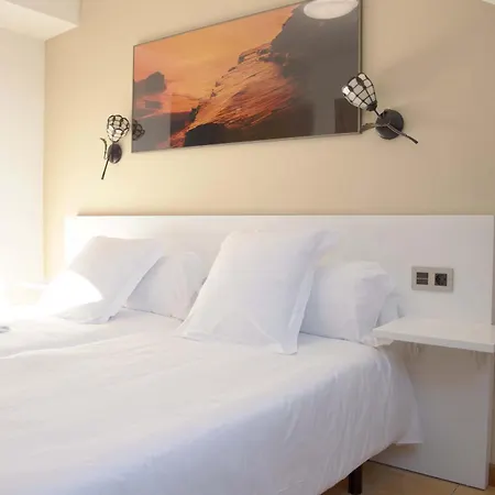 Hostel Stellae Luscofusco Σαντιάγο ντε Κομποστέλα